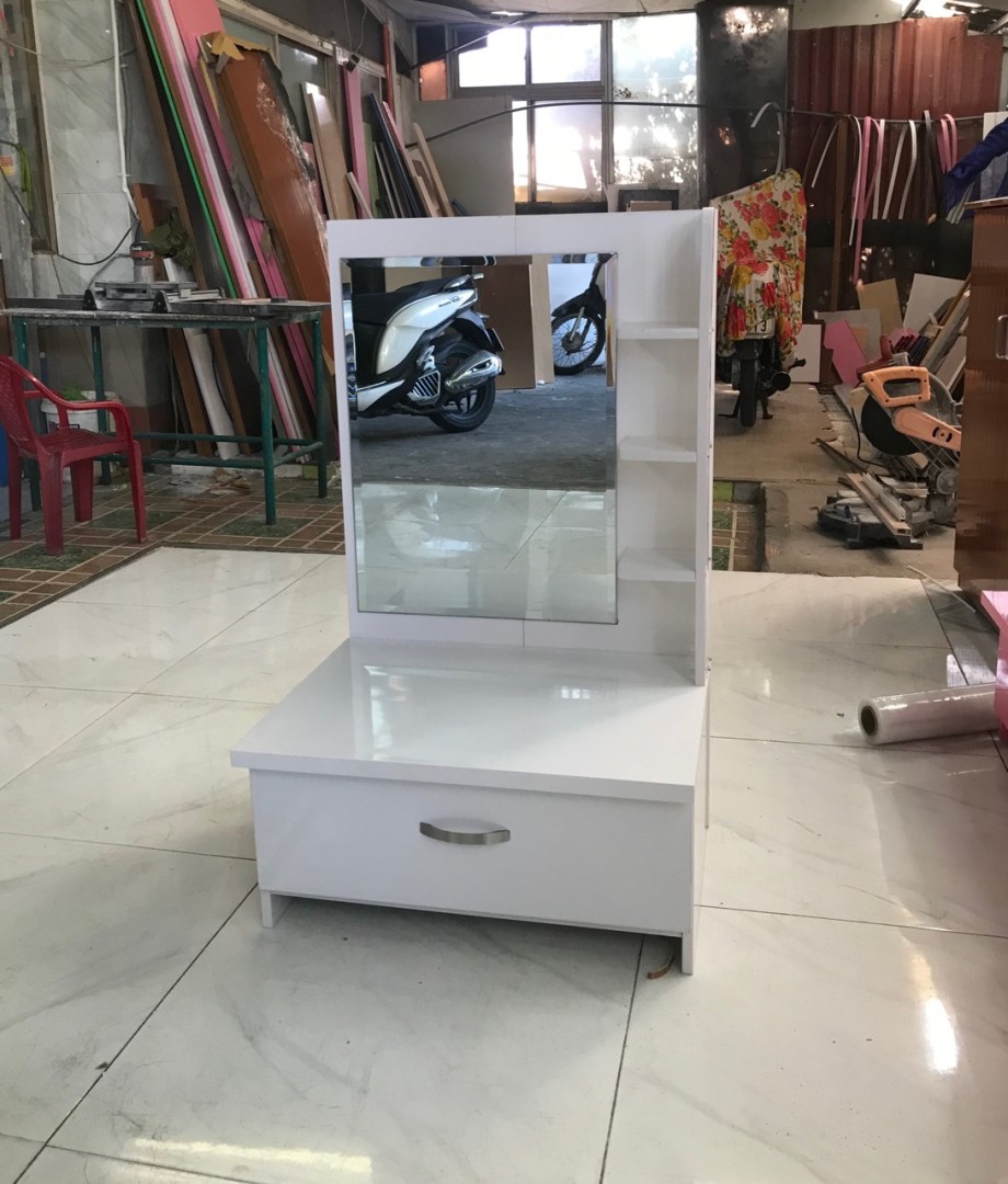 bàn trang điểm nhựa
