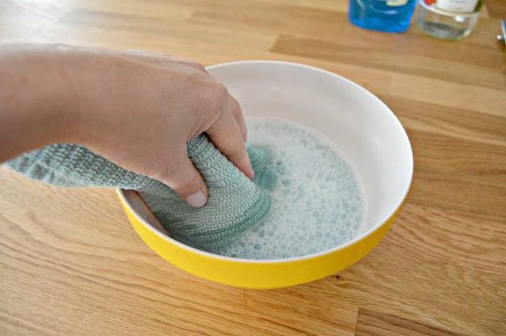 Tẩy Keo Thừa Trên Nội Thất Nhựa