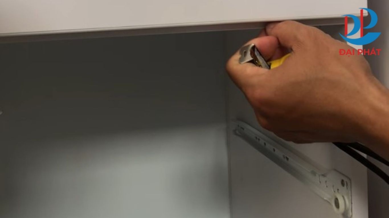 cach-lap-ngan-keo-tu-nhua