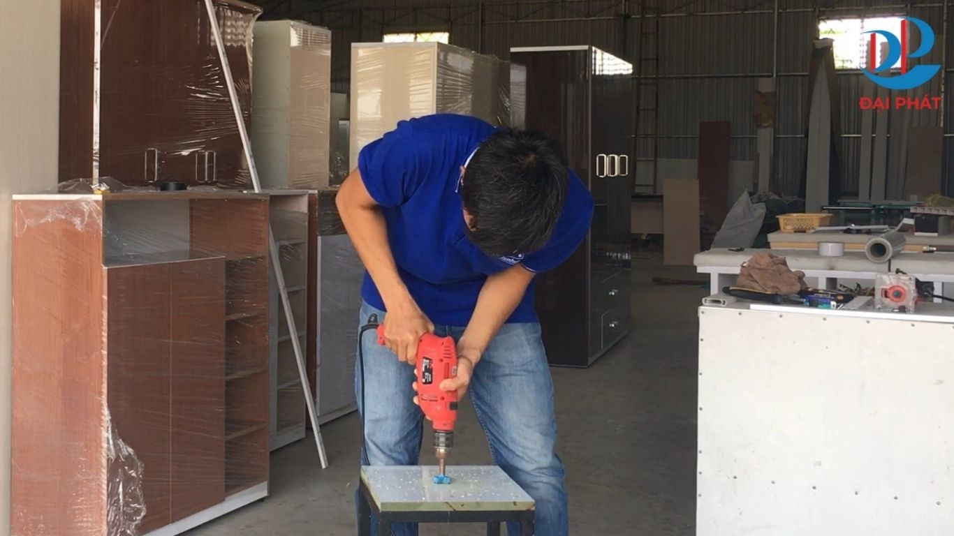 may-danh-gan-tam-nhua-noi-that