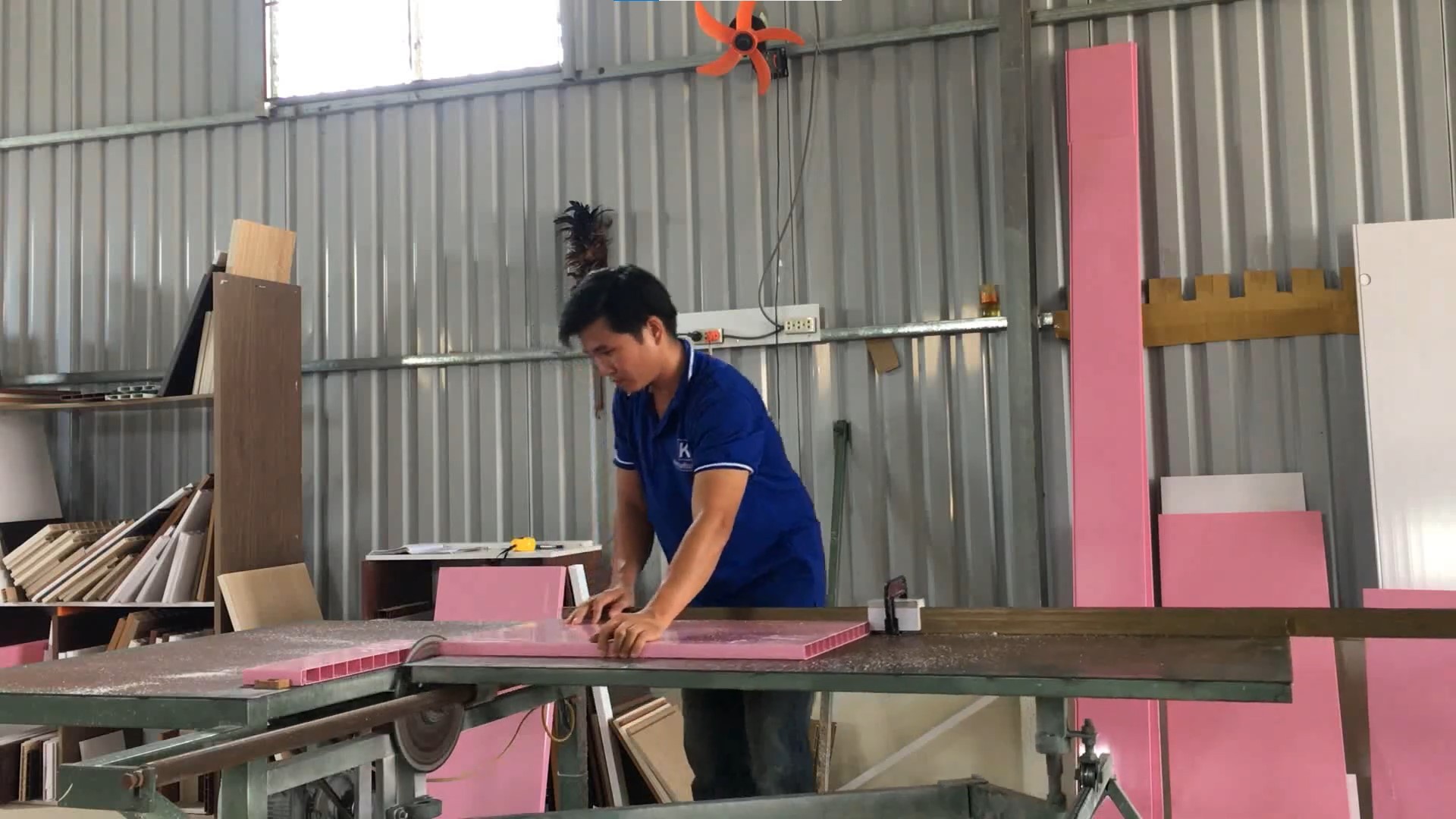 cach-lam-ban-hoc-nhua