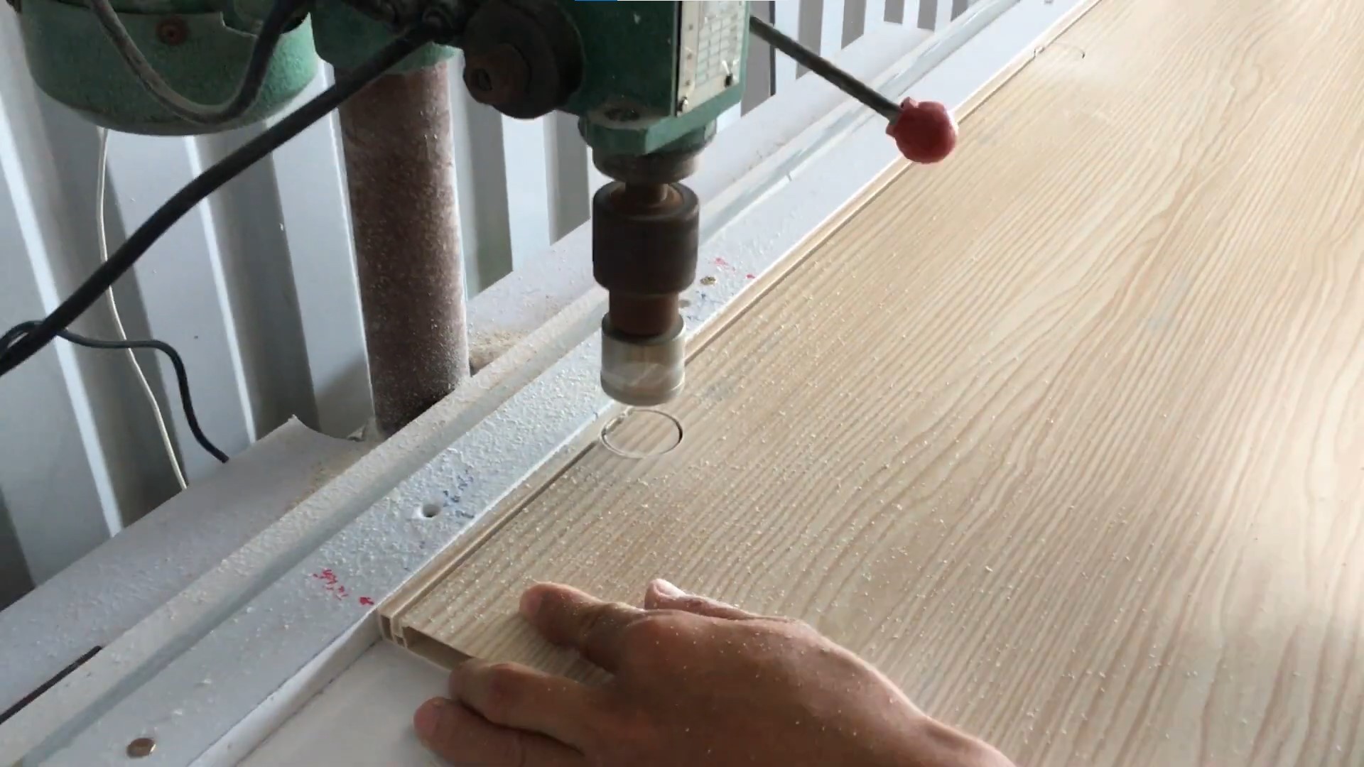 cach-cat-canh-tu-nhua-chuan-ky-thuat-2025