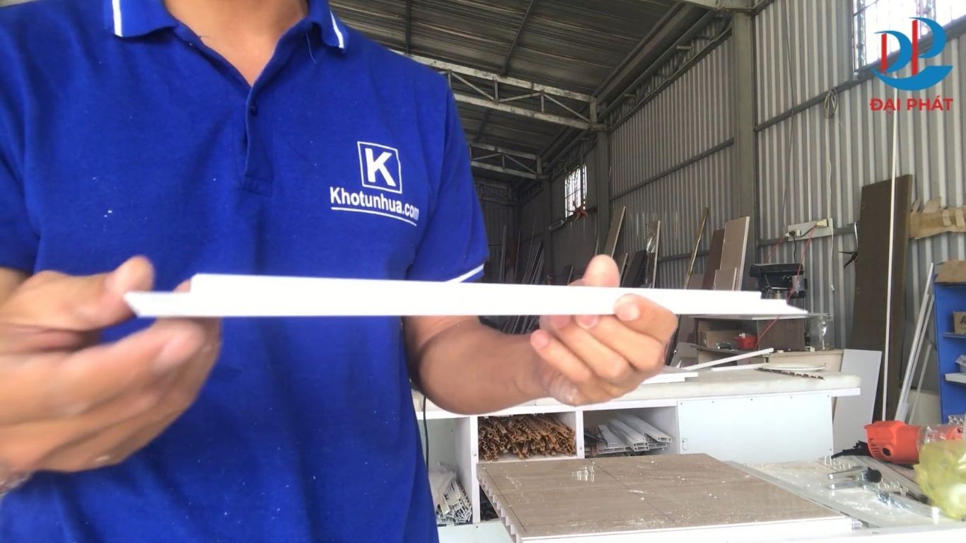 may-danh-gan-tam-nhua-noi-that