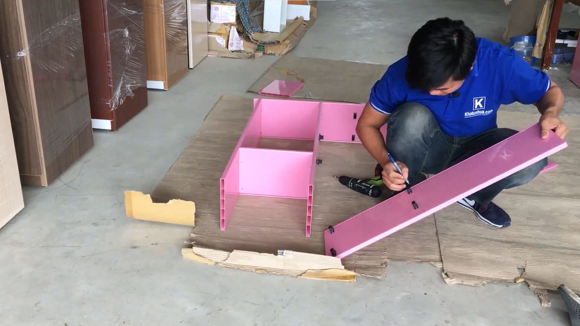 cach-lam-ban-hoc-nhua