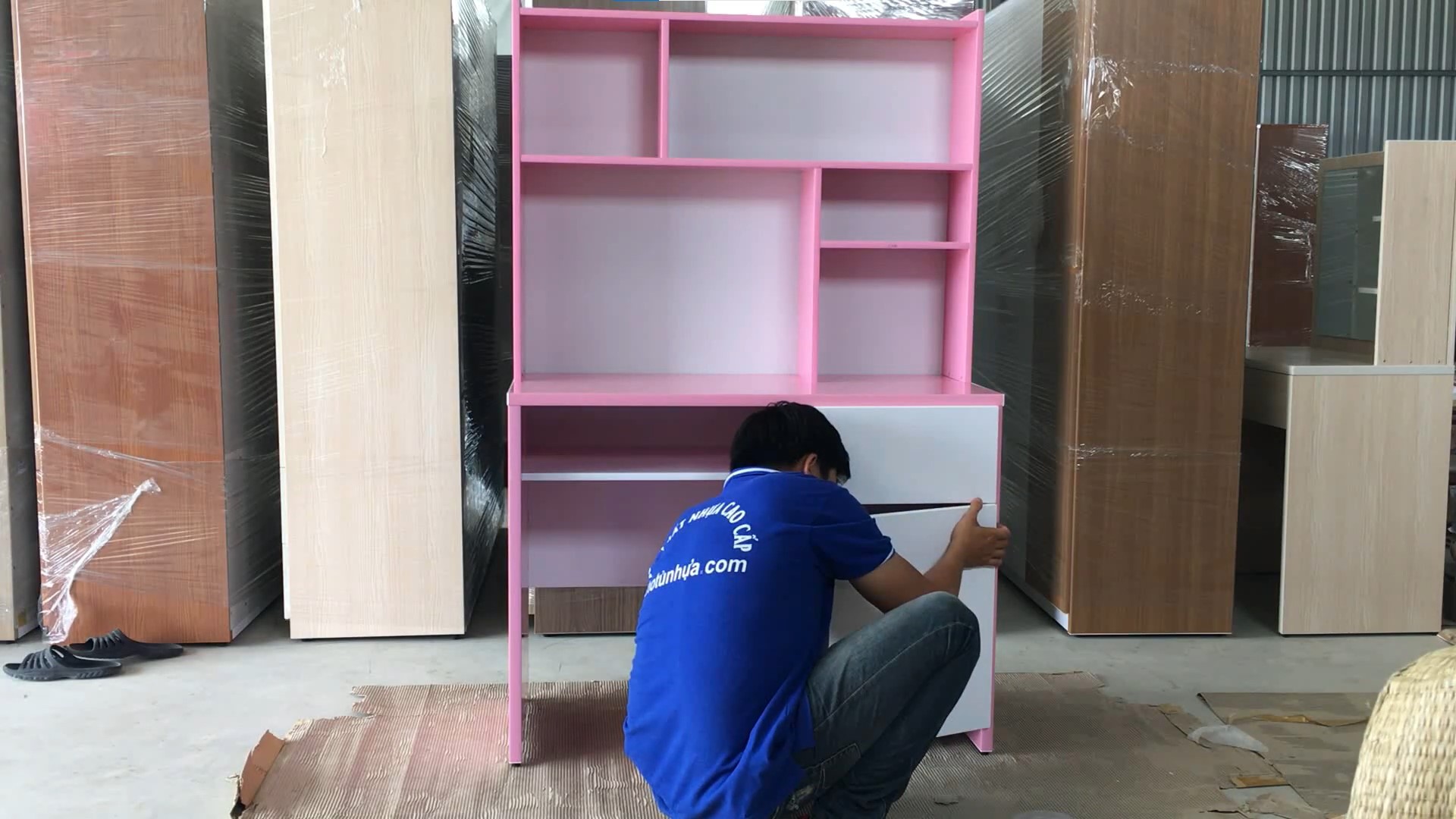 cach-lam-ban-hoc-nhua