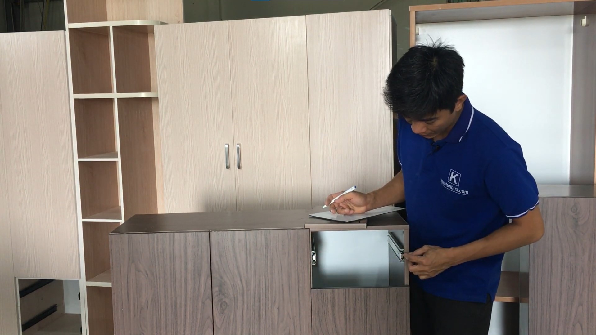 cach-lap-ngan-keo-tu-nhua