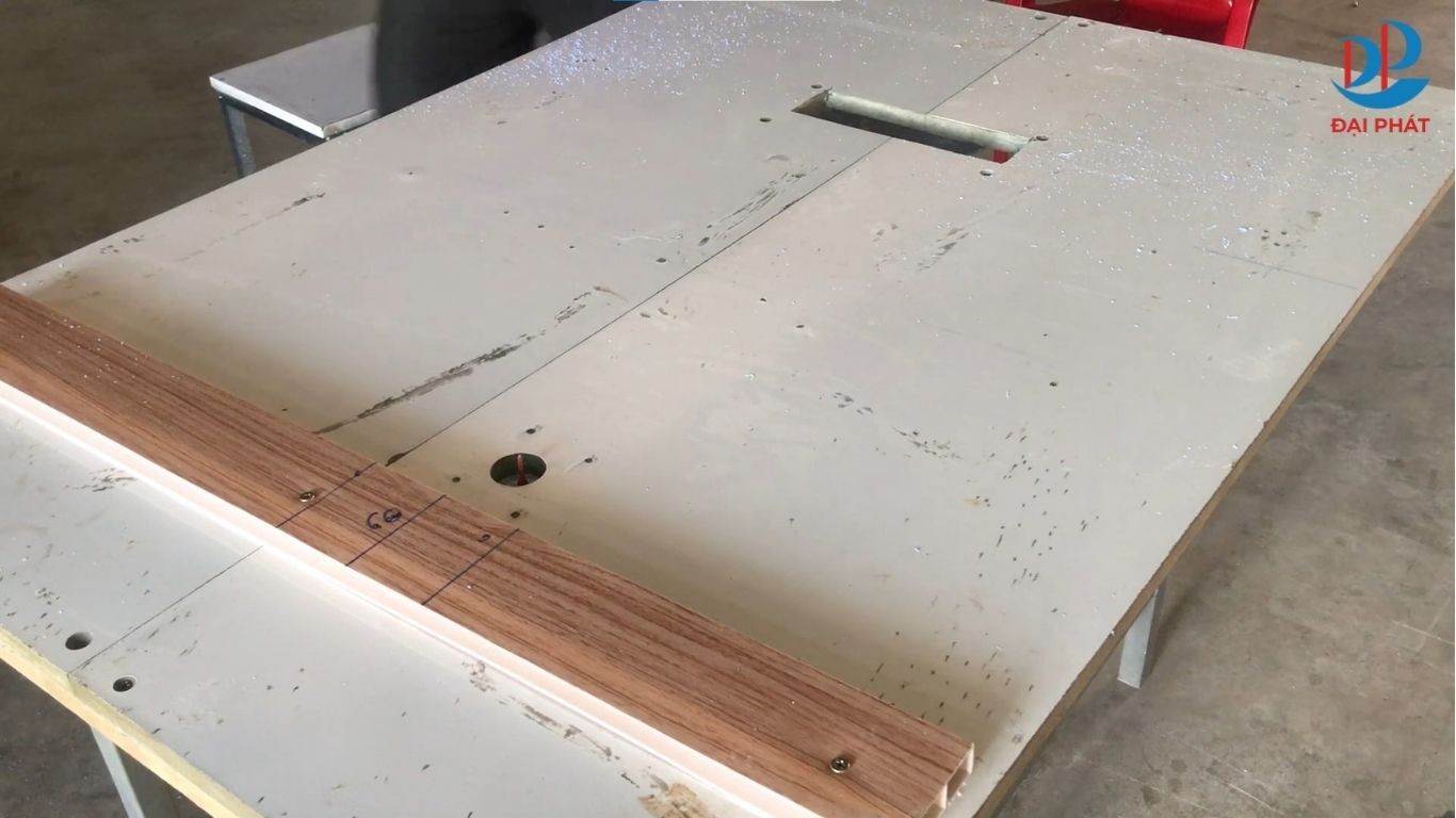 cat-va-len-canh-tu-nhua-canh-kinh