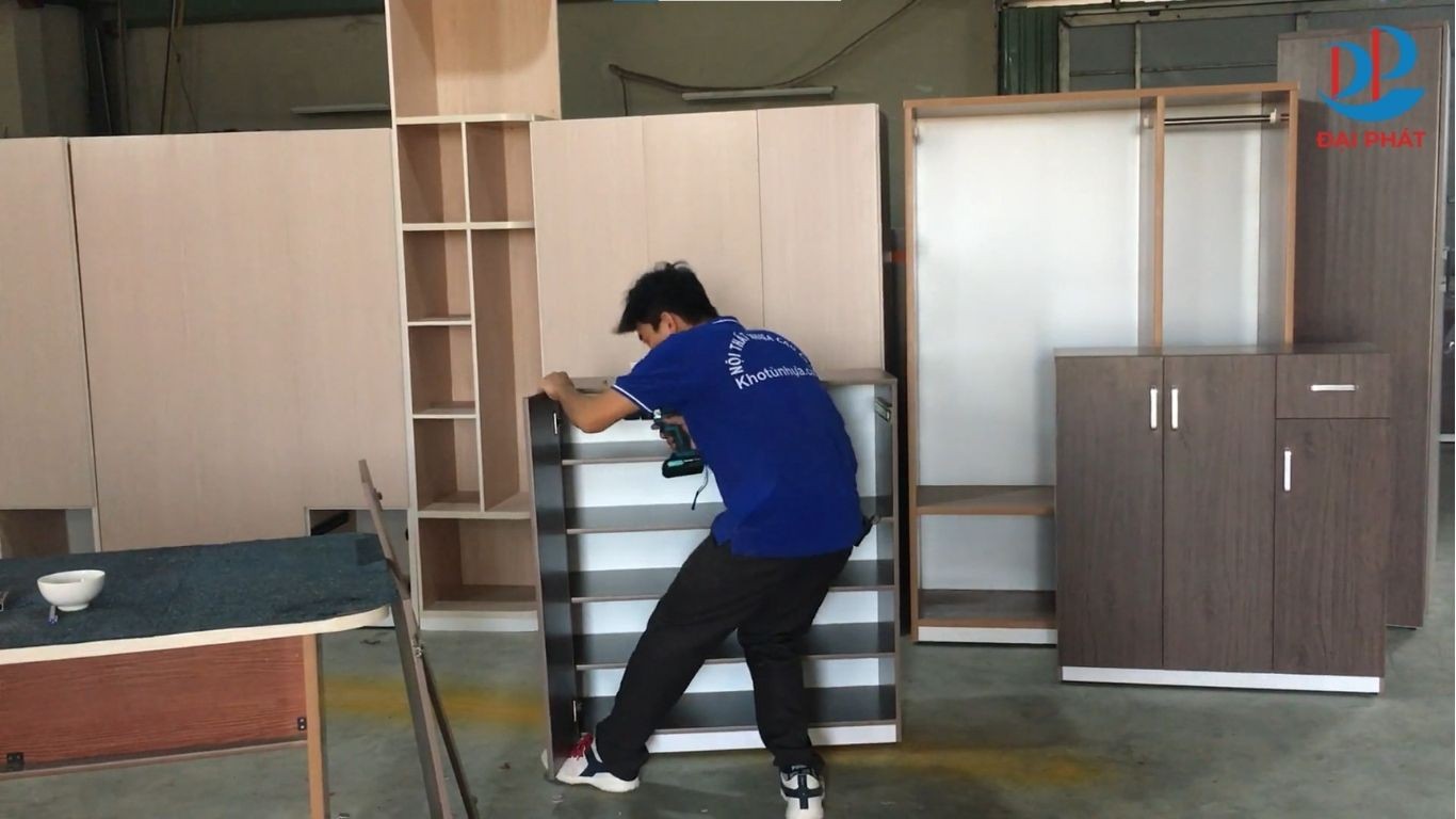 len-canh-tu-giay-nhua