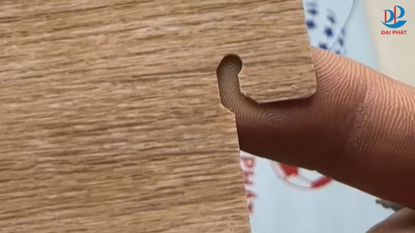 dung-chot-lien-ket-cnc-ghep-tam-nhua