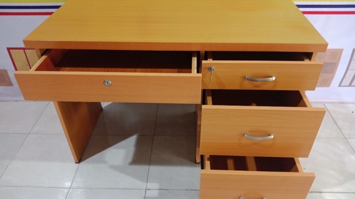 cach-lap-ban-nhua-van-phong