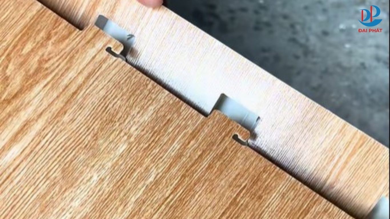 dung-chot-lien-ket-cnc-ghep-tam-nhua