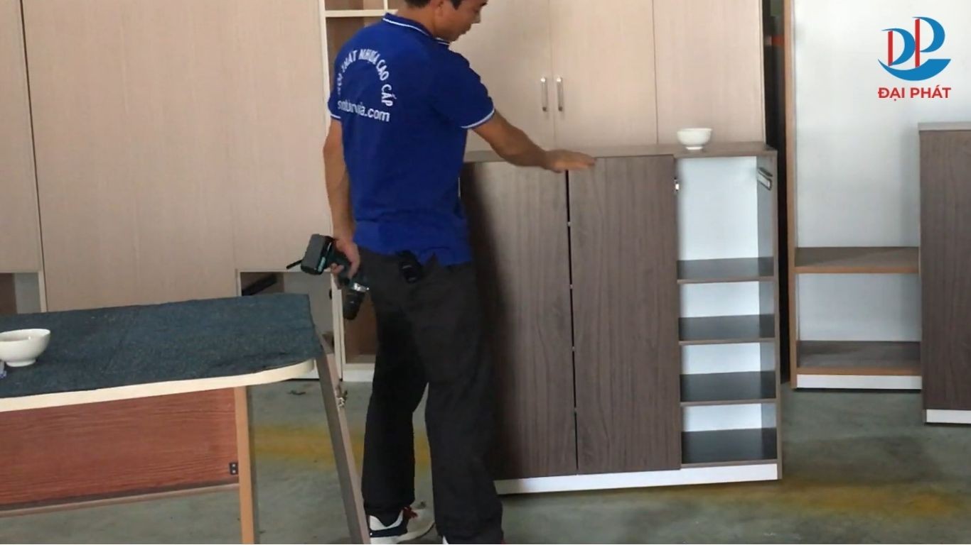 len-canh-tu-giay-nhua