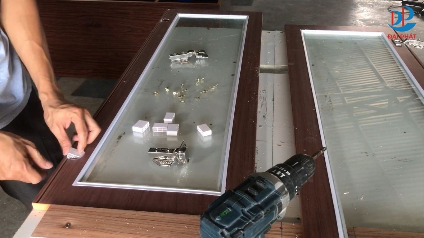 cat-va-len-canh-tu-nhua-canh-kinh