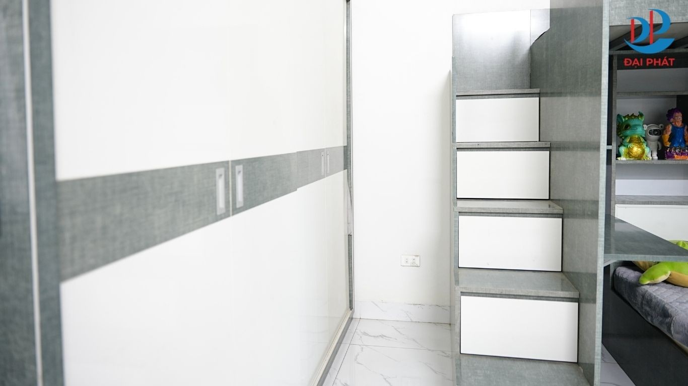 giuong-nhua-2-tang-cho-tre-em