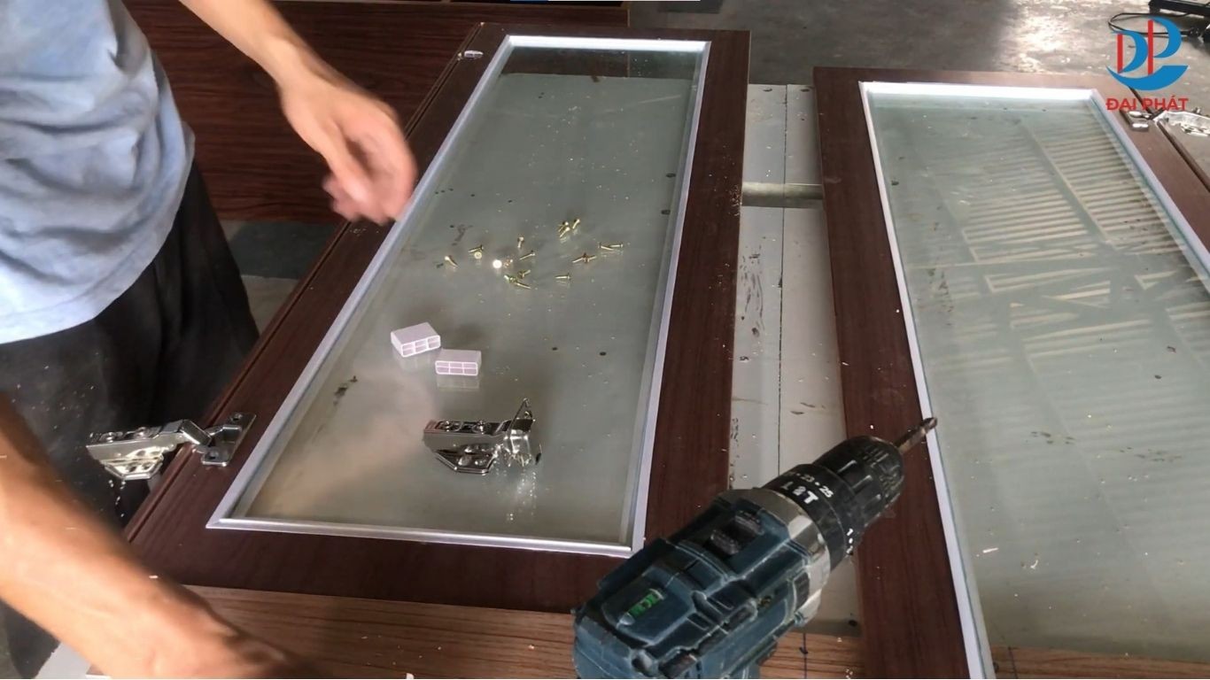 cat-va-len-canh-tu-nhua-canh-kinh