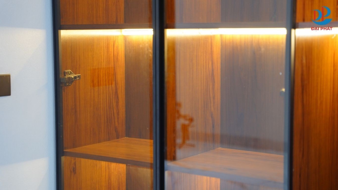 lap-canh-kinh-cho-tu-nhua