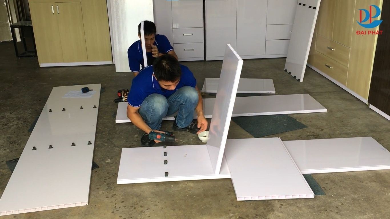 lam-tu-quan-ao-nhua-cua-lua