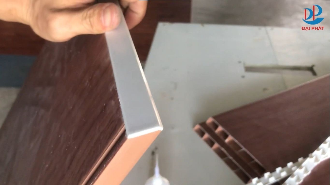 cat-va-len-canh-tu-nhua-canh-kinh