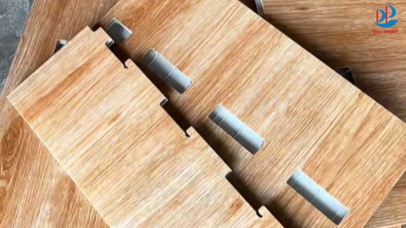 dung-chot-lien-ket-cnc-ghep-tam-nhua