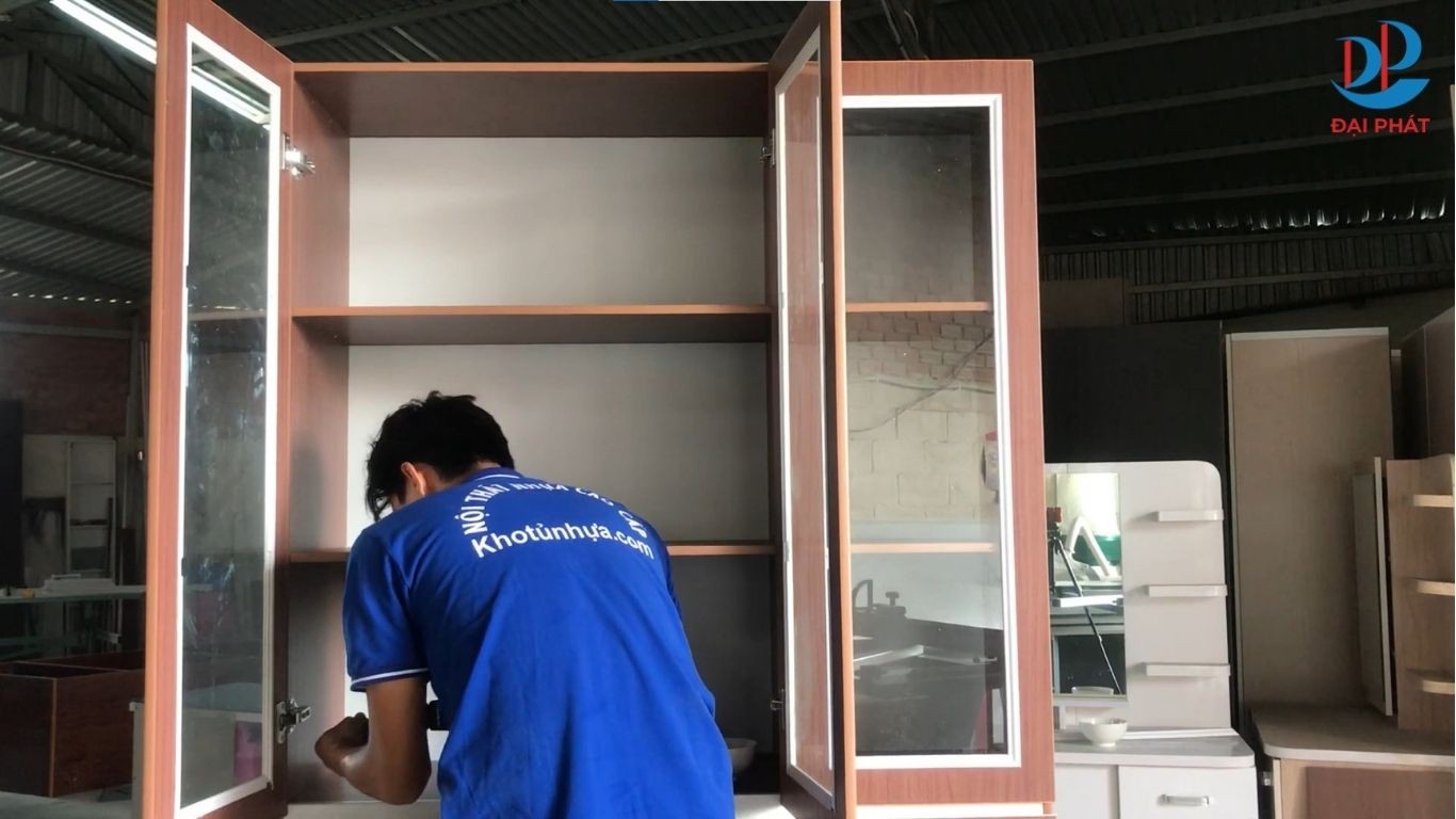 cat-va-len-canh-tu-nhua-canh-kinh