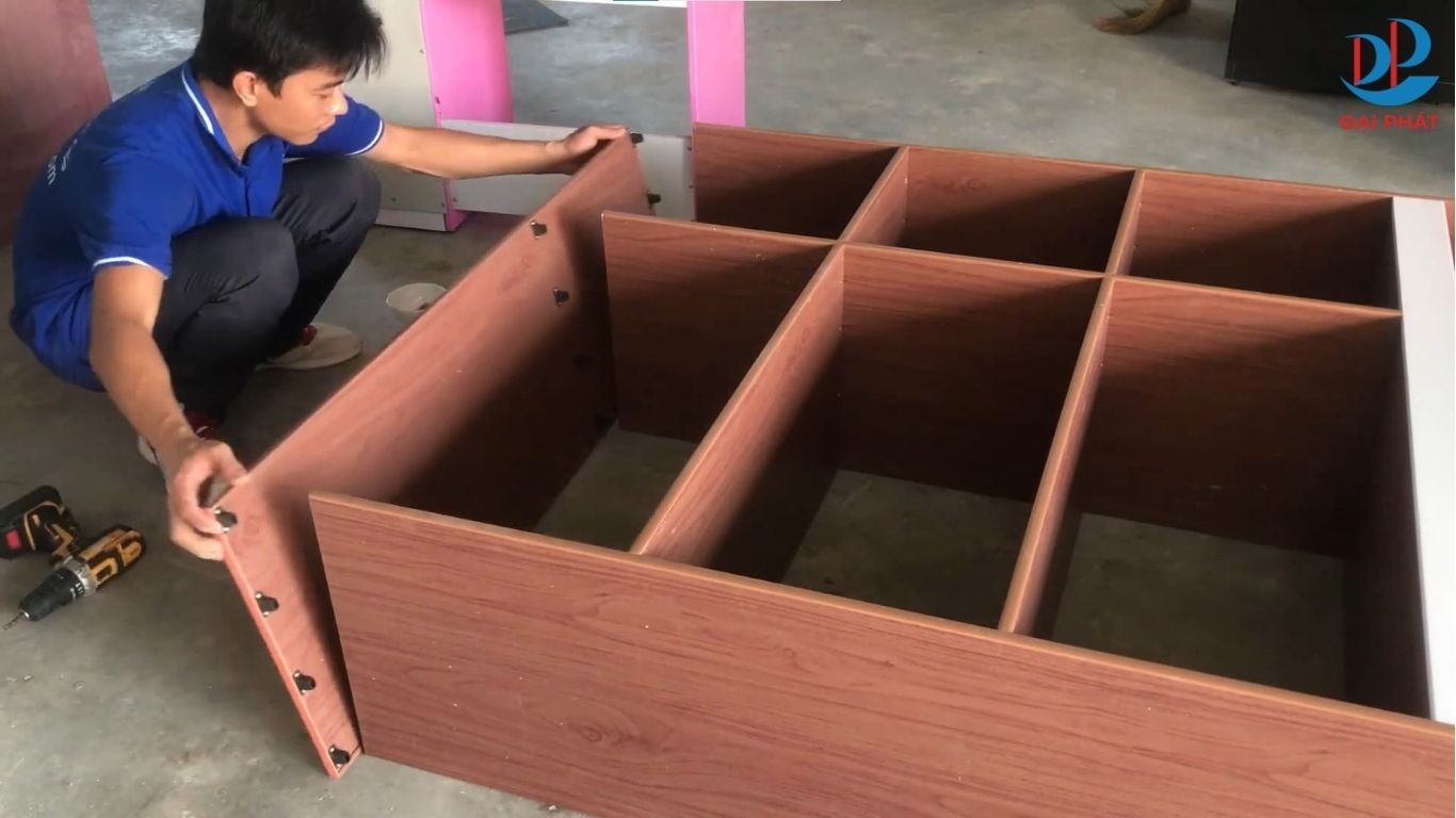 lap-khung-tu-nhua-canh-kinh-5-tang