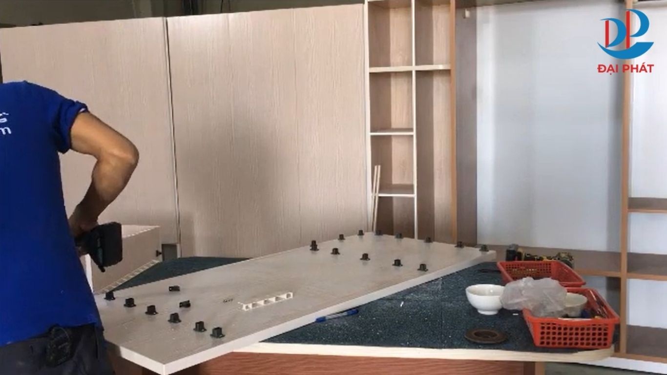 cach-lap-ban-nhua-van-phong