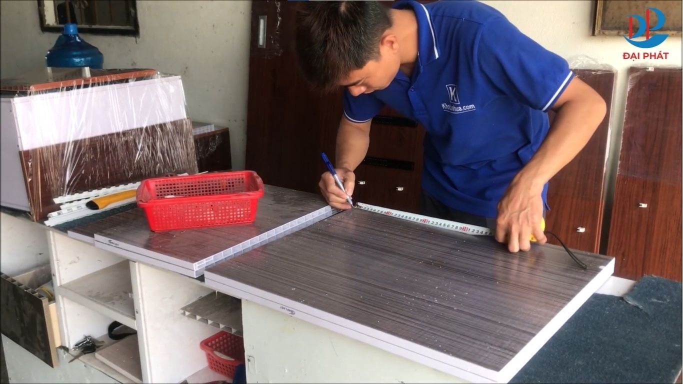 cach-lap-ke-gia-vi-tu-bep-nhua