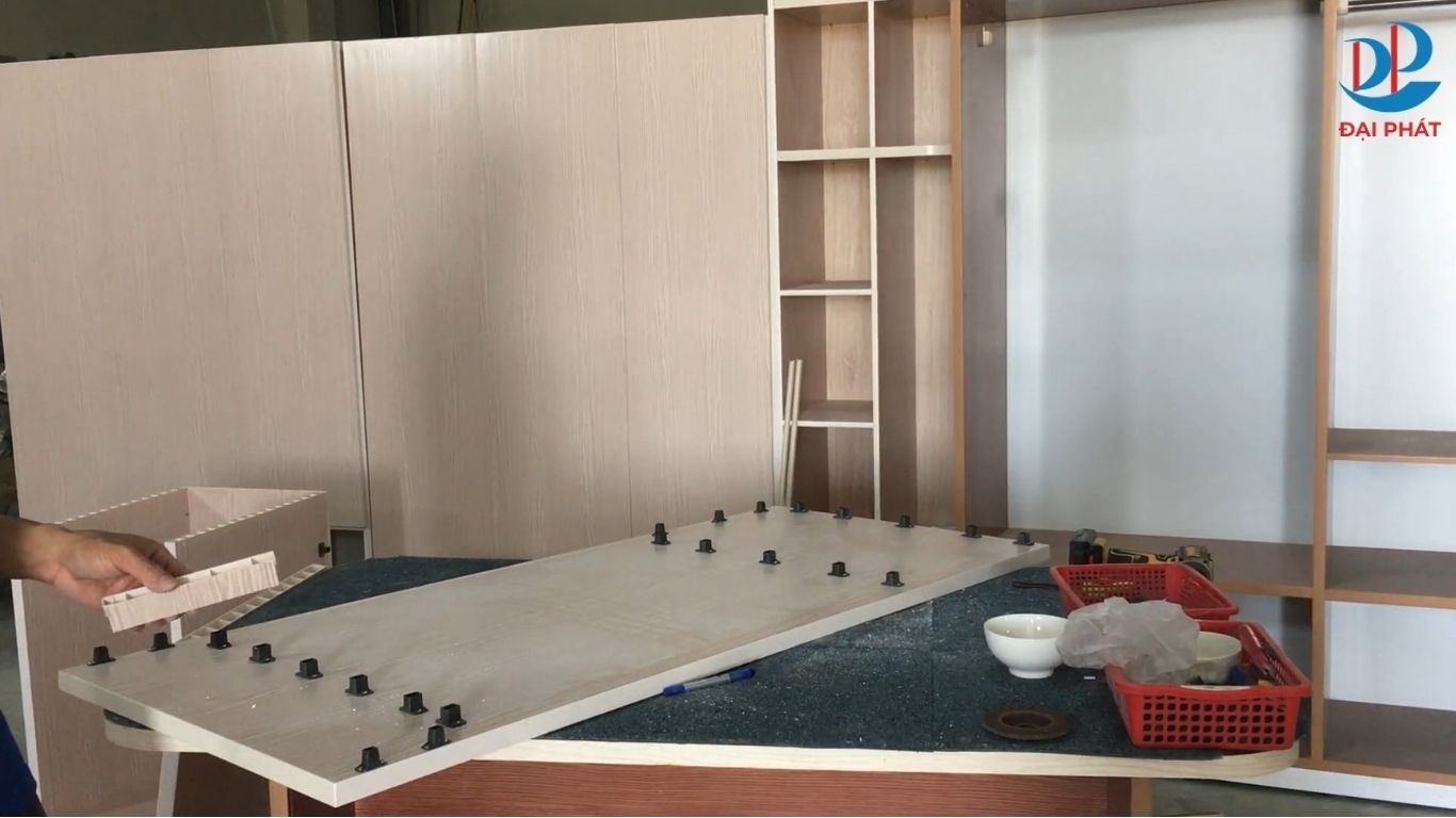 lap-mau-ban-nhua-van-phong-5-ngan-keo