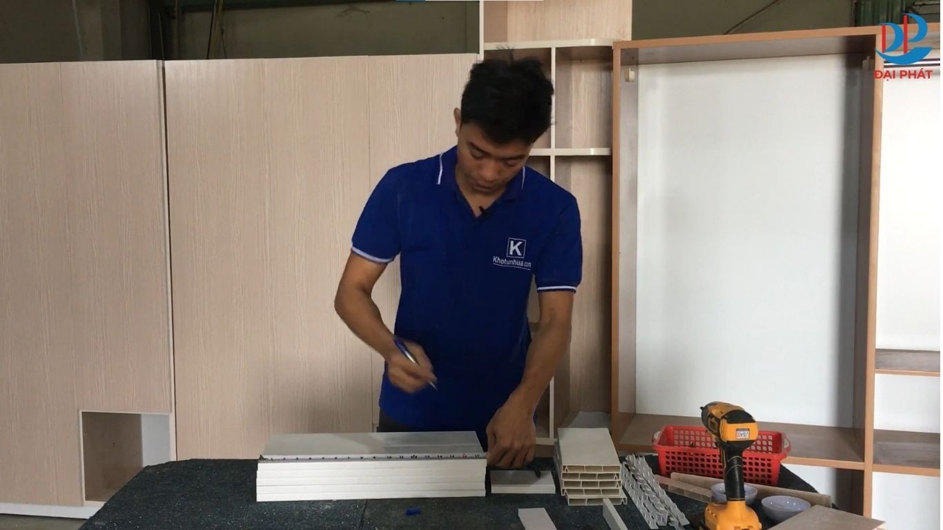 lap-ngan-keo-ban-nhua-van-phong