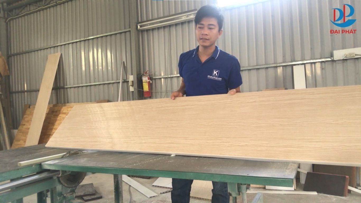 lap-mau-tu-nhua-3-canh-co-ban