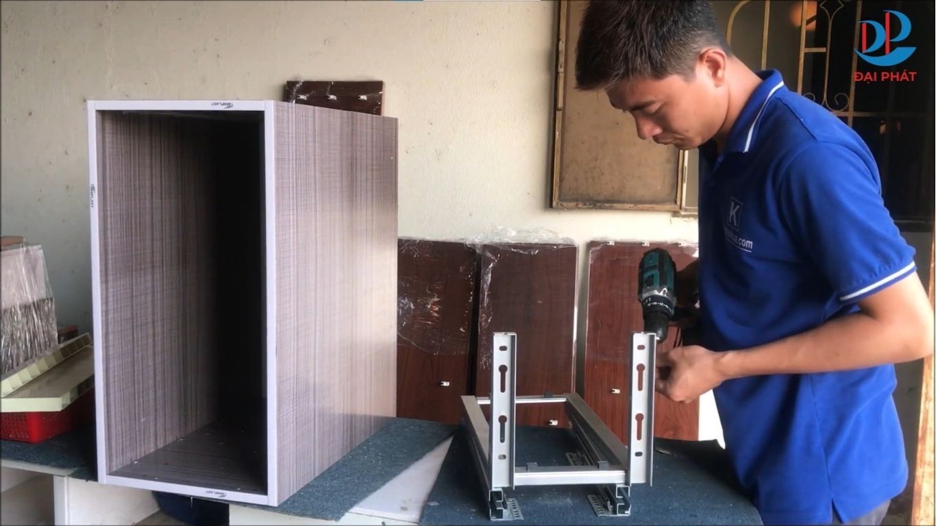 cach-lap-ke-gia-vi-tu-bep-nhua