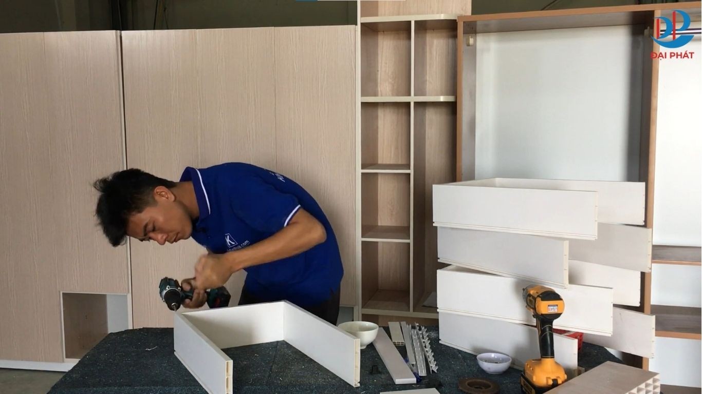 lap-ngan-keo-ban-nhua-van-phong