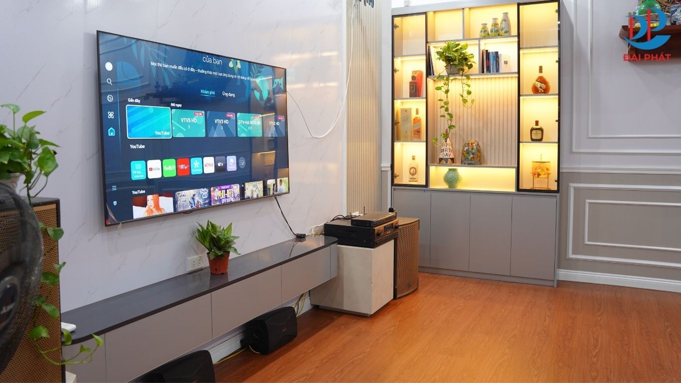 ke-tivi-nhua-cao-cap