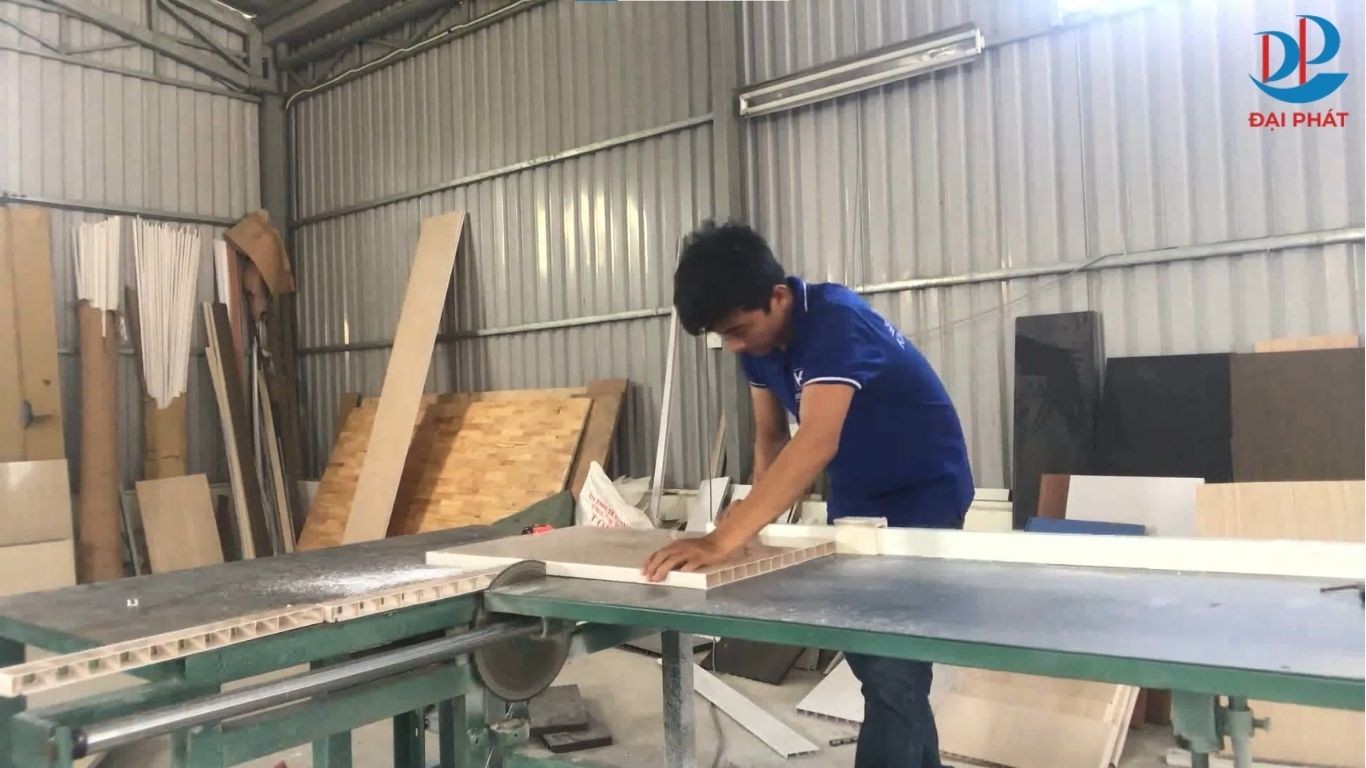 lap-mau-tu-nhua-3-canh-co-ban