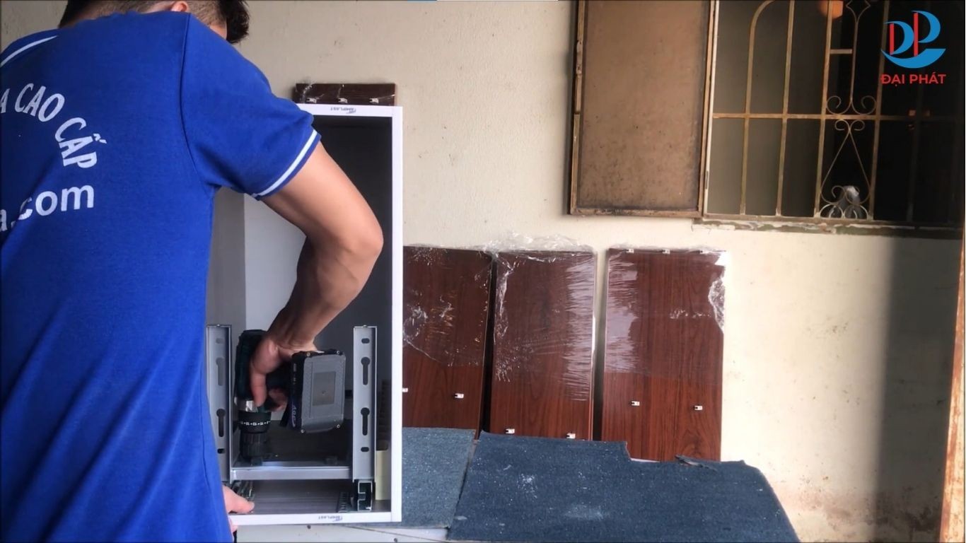 cach-lap-ke-gia-vi-tu-bep-nhua