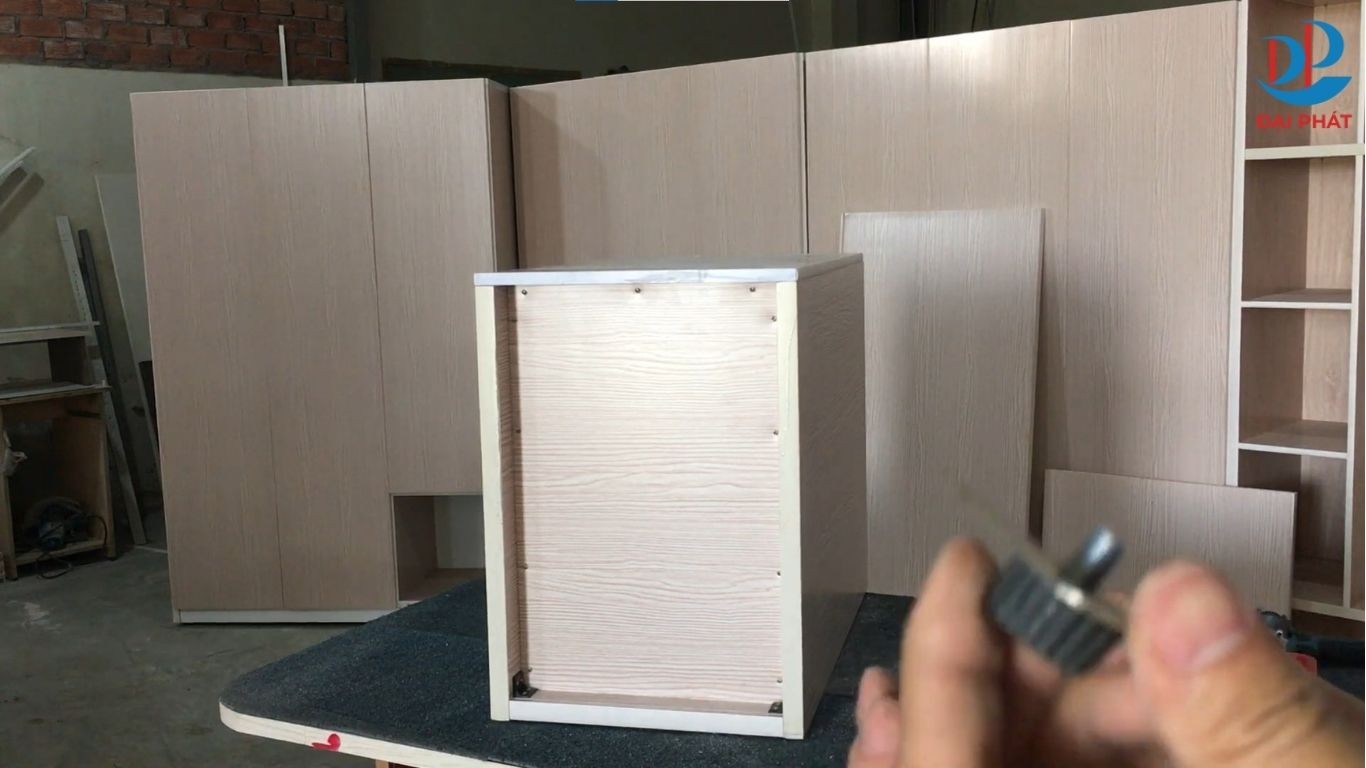 lap-mau-ban-nhua-van-phong-5-ngan-keo