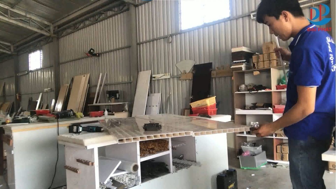 lap-mau-tu-nhua-3-canh-co-ban