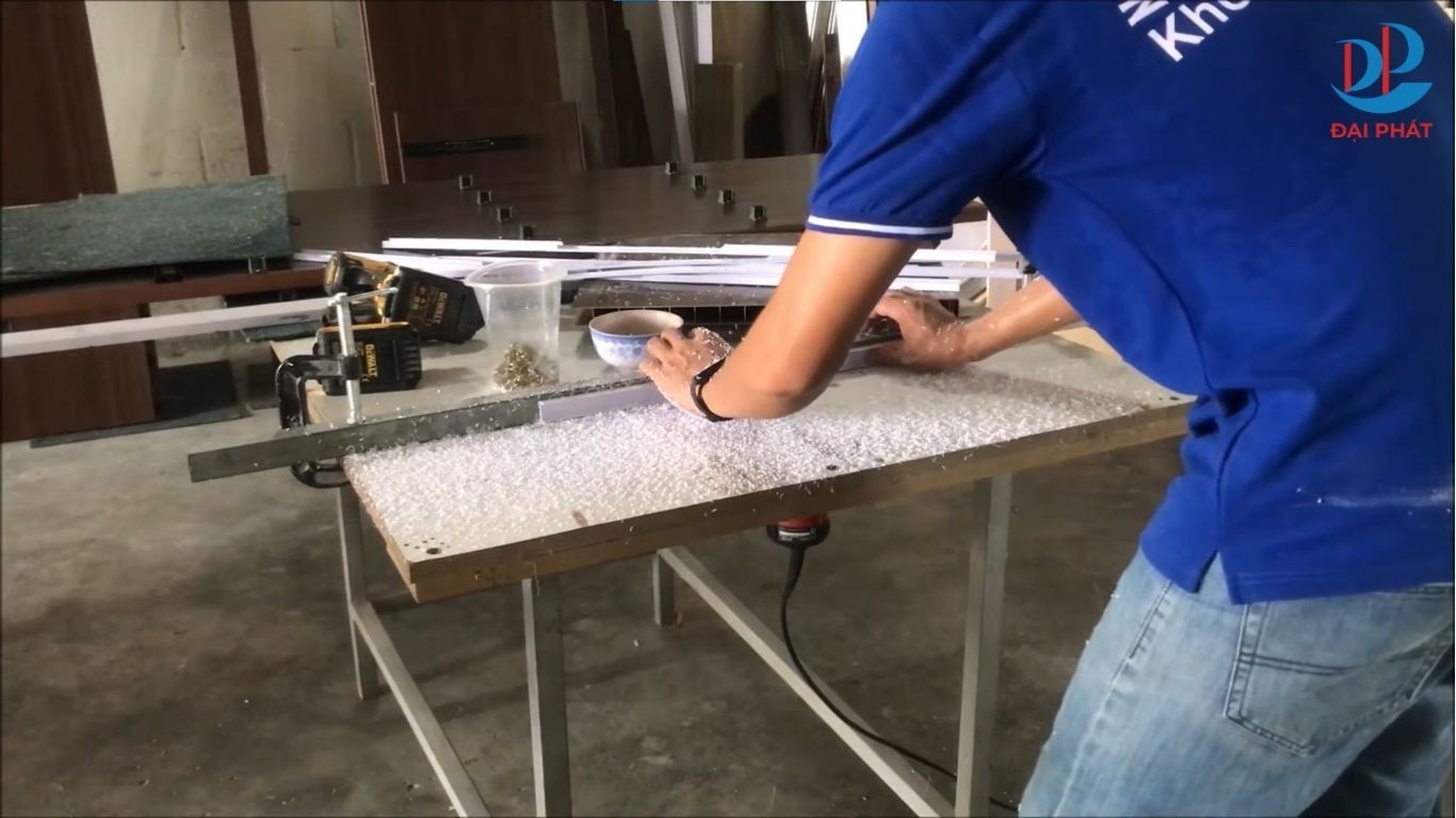 quy-trinh-lam-tu-nhua-bo-cong