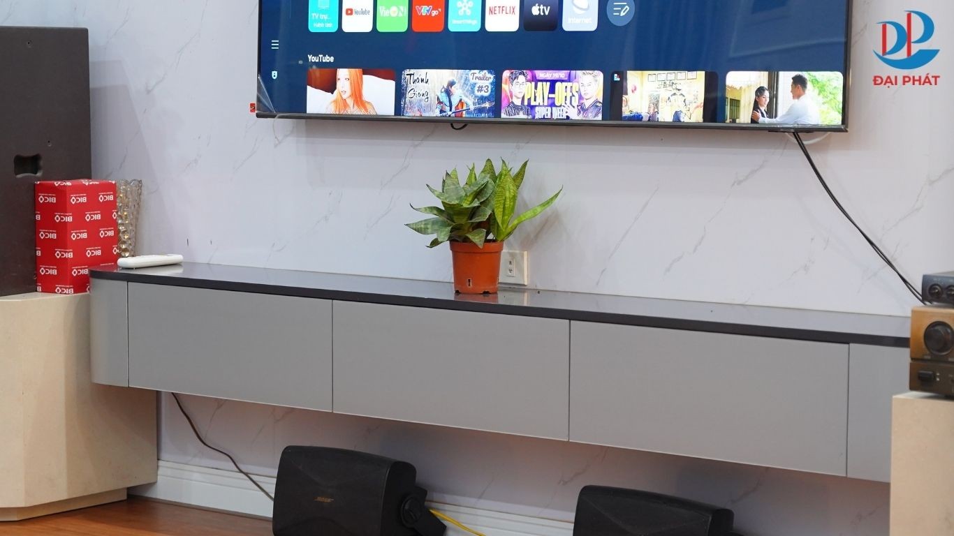 ke-tivi-nhua-cao-cap