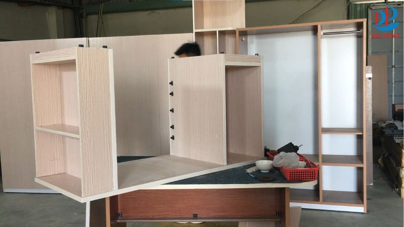 lap-mau-ban-nhua-van-phong-5-ngan-keo