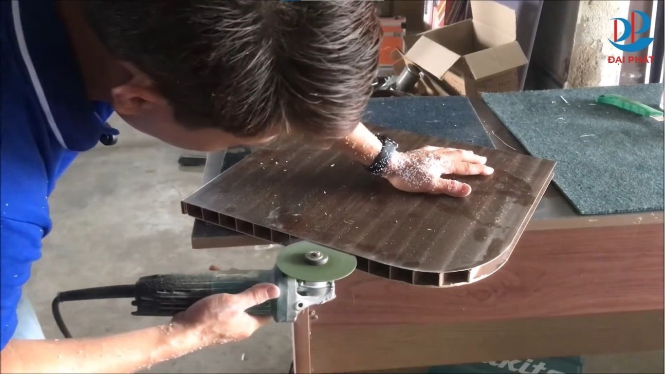 quy-trinh-lam-tu-nhua-bo-cong