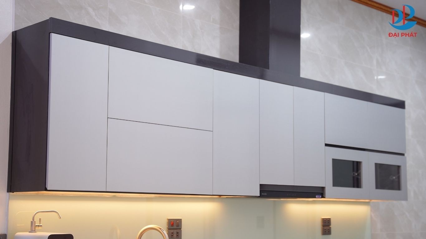 cach-lap-ke-gia-vi-tu-bep-nhua