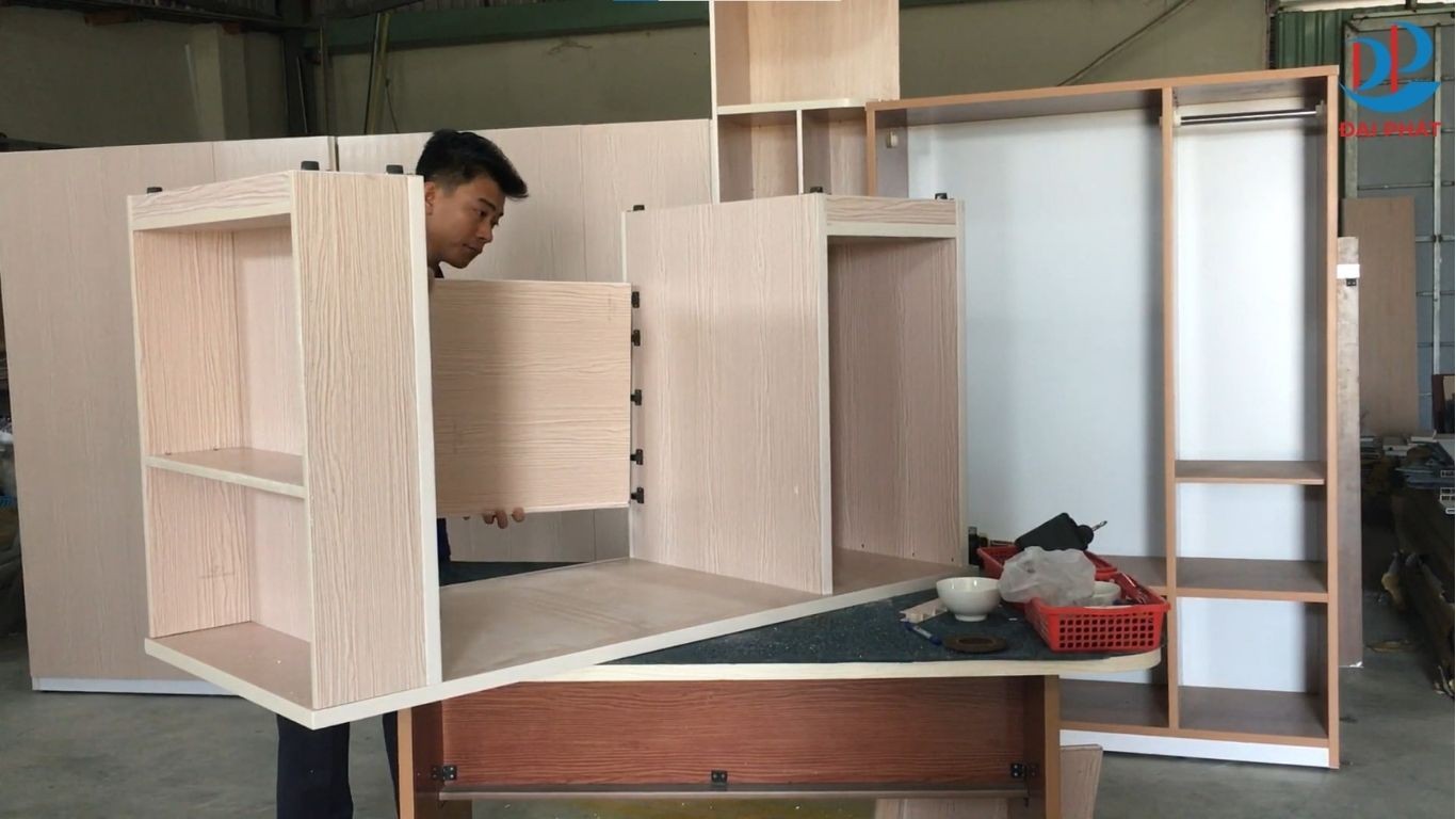 lap-mau-ban-nhua-van-phong-5-ngan-keo