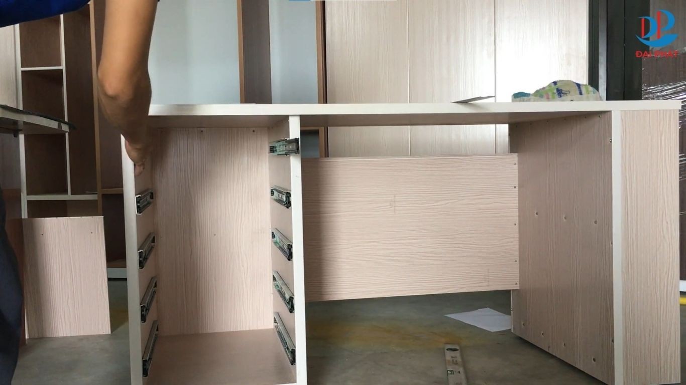 lap-ngan-keo-ban-nhua-van-phong