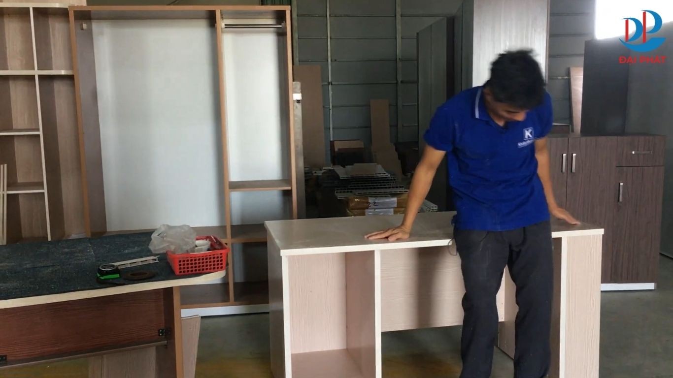 lap-mau-ban-nhua-van-phong-5-ngan-keo