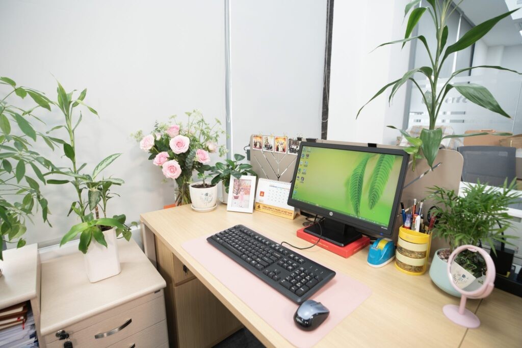 góc bàn làm việc nhựa