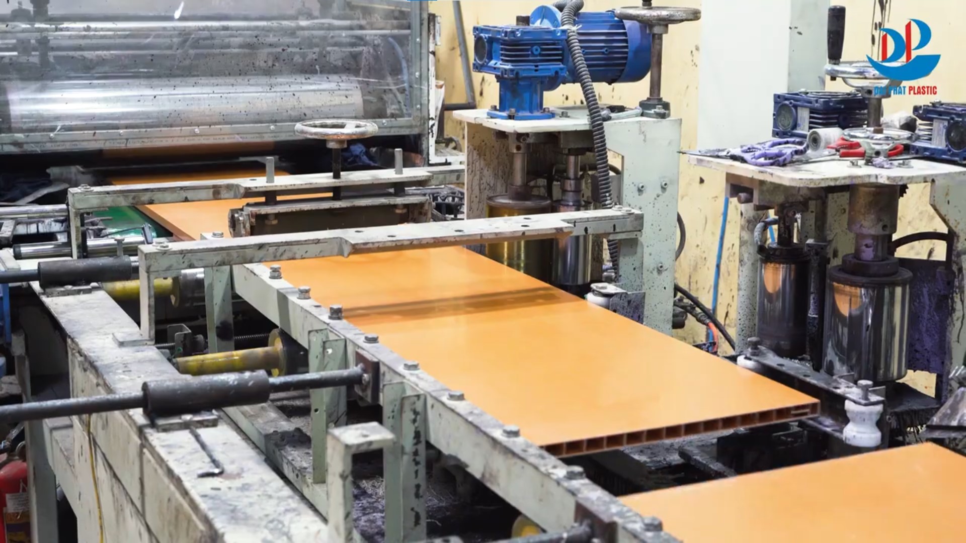 nhua-noi-that-in-mau-cong-nghe-cao