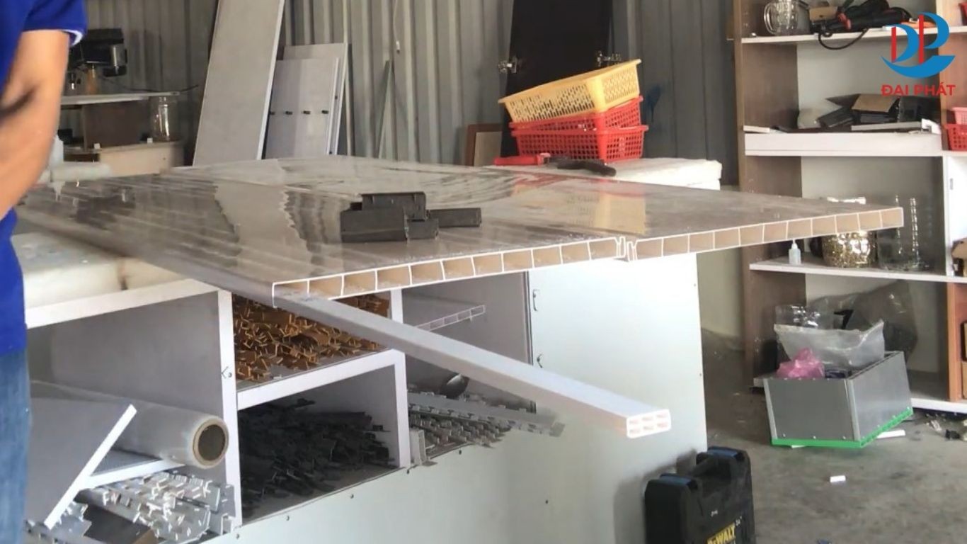 huong-dan-lam-khung-tu-nhua