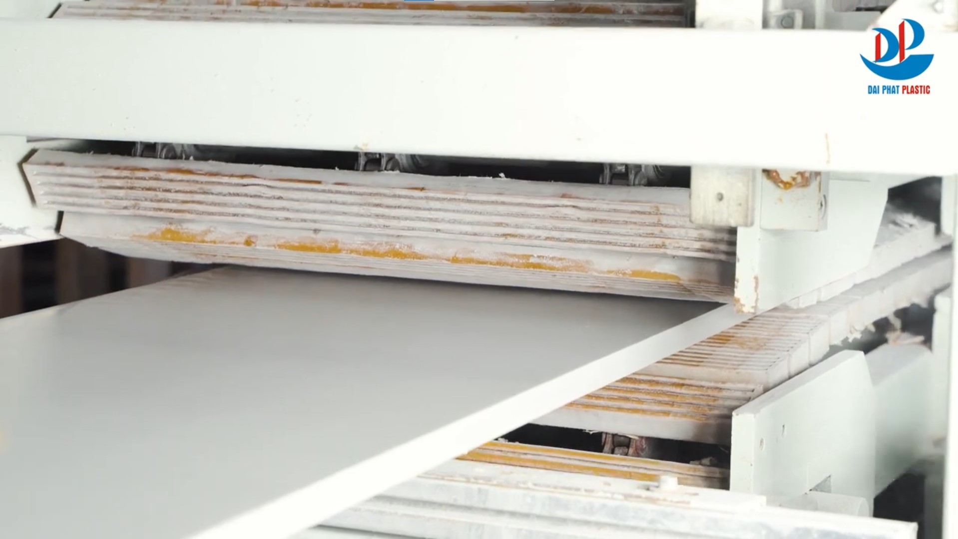 nhua-noi-that-in-mau-cong-nghe-cao