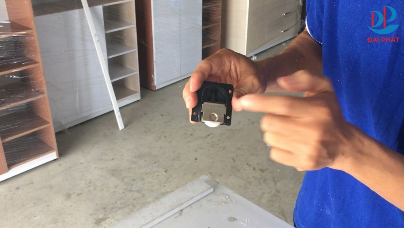 tim-hieu-cau-tao-banh-xe-tu-nhua-cua-lua